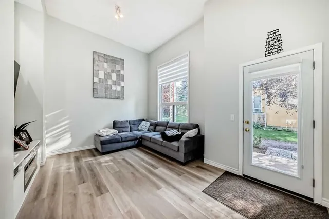 7 Westland Rd #2, Okotoks 5
