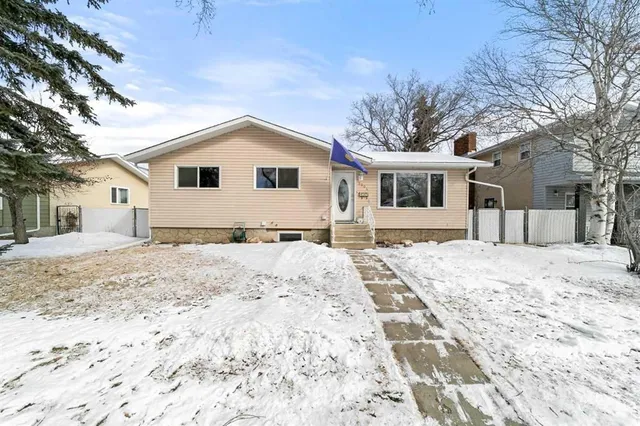 6304 39 Ave, Camrose