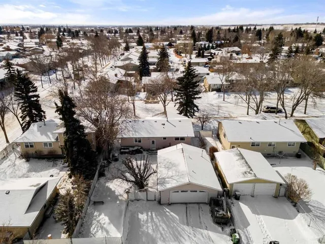 6304 39 Ave, Camrose 3