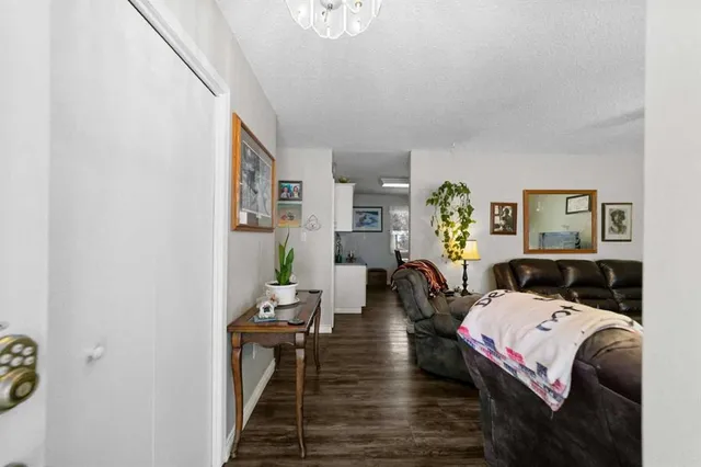 6304 39 Ave, Camrose 4