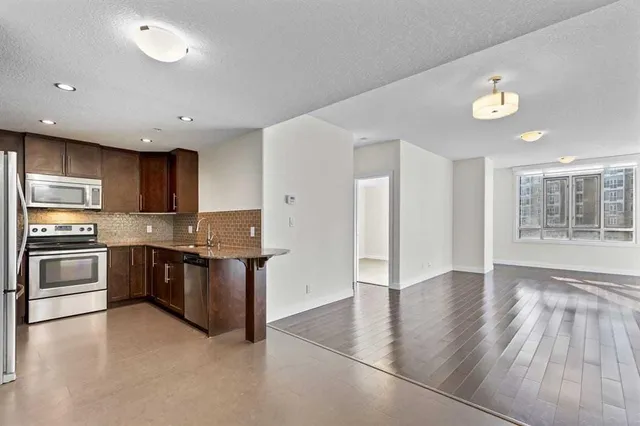 16 Varsity Estates Cir #310, Calgary 3
