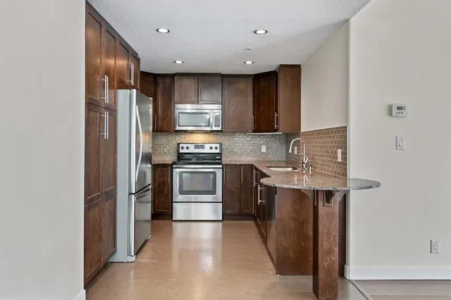 16 Varsity Estates Cir #310, Calgary 4