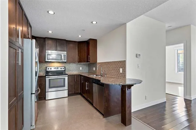 16 Varsity Estates Cir #310, Calgary 5