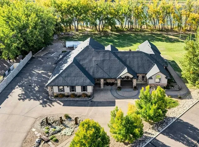 29 Sunvalley Crt, Redcliff 2