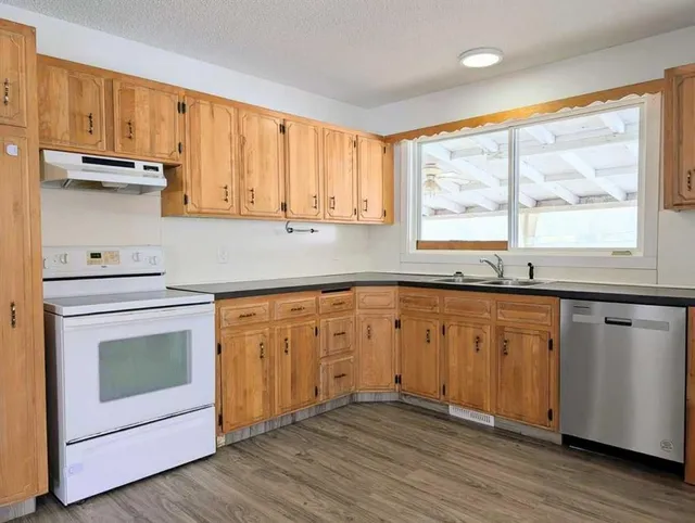 400 4 St, Slave Lake 5