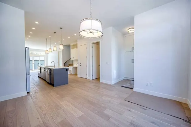 2008 26A St, Calgary 5
