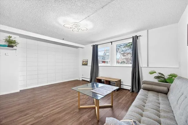 2111 14 St #101, Calgary 3