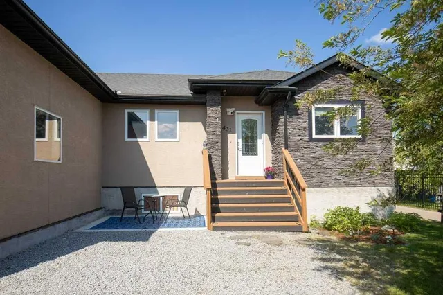 431 Carriage Lane Cross, Carstairs 4
