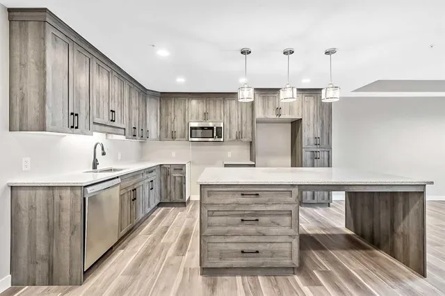 97 Station Dr #405, Sylvan Lake 2