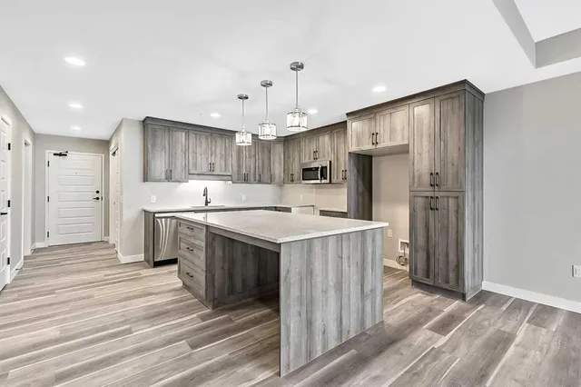 97 Station Dr #405, Sylvan Lake 4