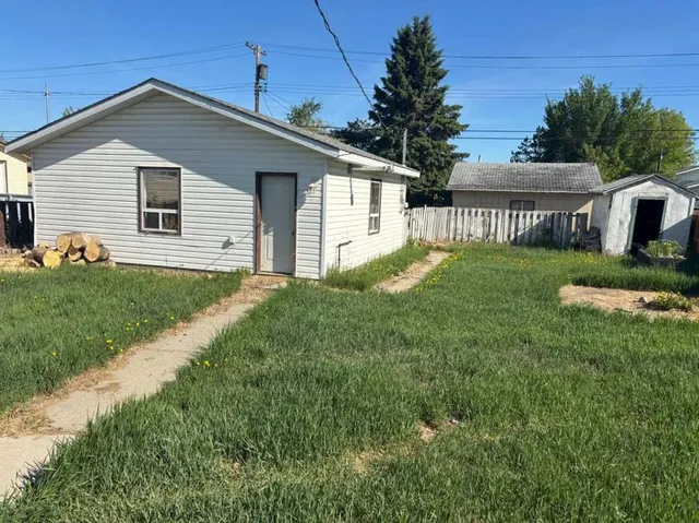9518 85 Ave, Peace River 2