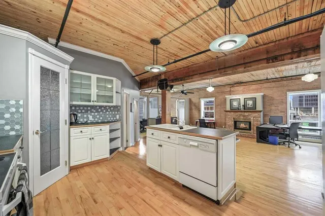 535 10 Ave #401, Calgary 2