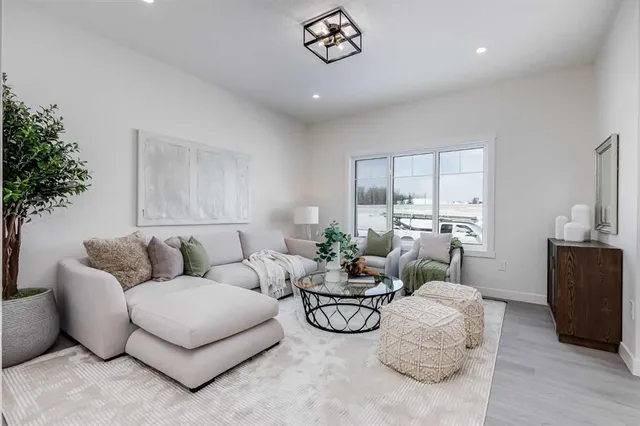 1917 Mccaskill Dr, Crossfield 2