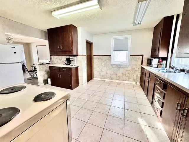 110 1 Ave, Acadia Valley 2
