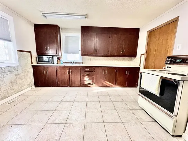 110 1 Ave, Acadia Valley 3