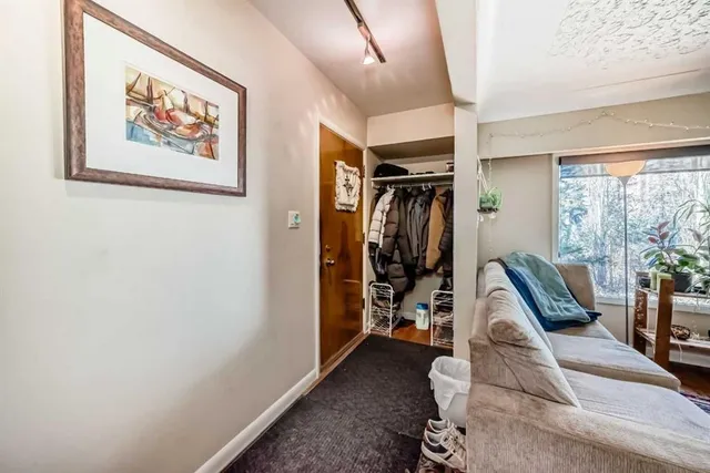 2328 Capitol Hill Cres, Calgary 4