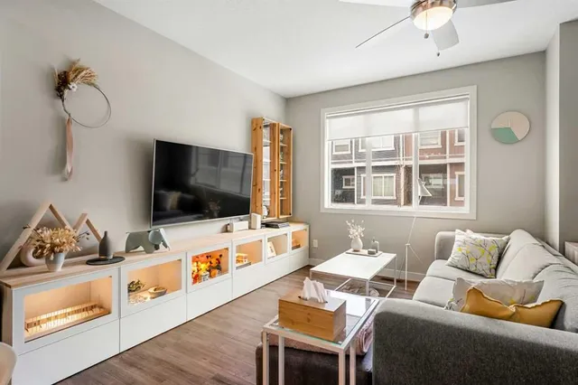 355 Nolancrest Hts #203, Calgary 2