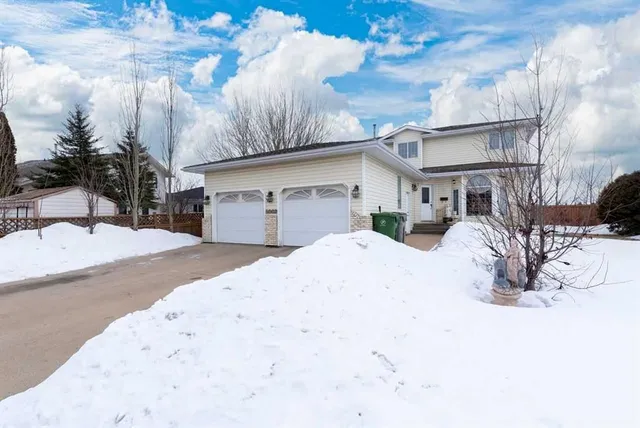 4002 60 Ave, Lloydminster 2