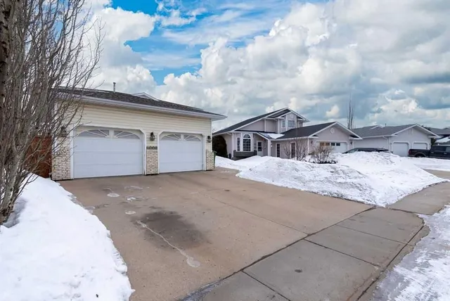 4002 60 Ave, Lloydminster 3