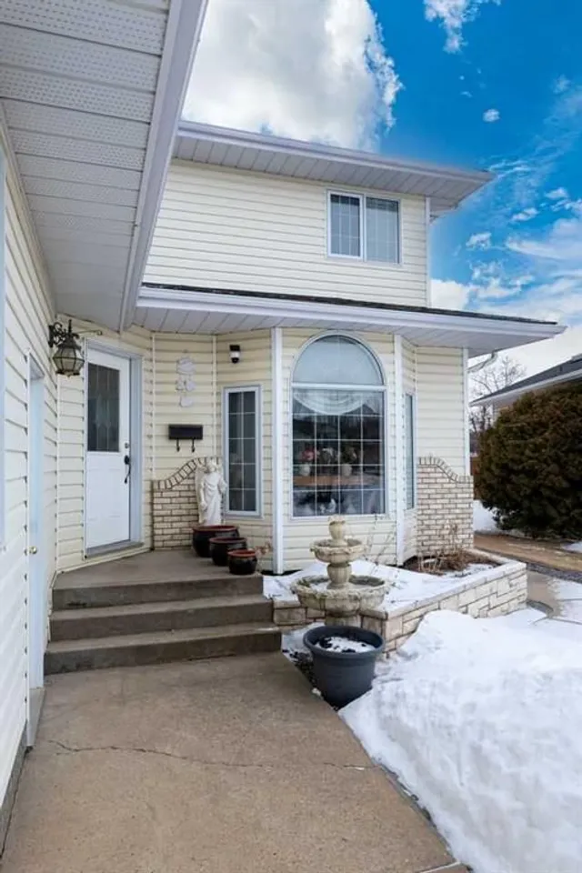 4002 60 Ave, Lloydminster 4