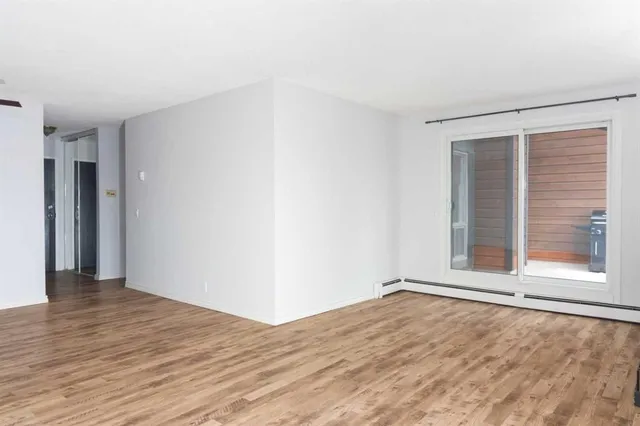 2611 15A St #302, Calgary 3