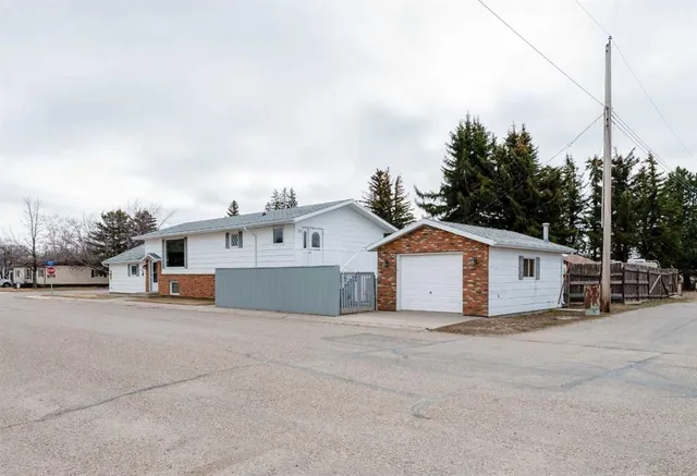 437 Main St, Milk River 2