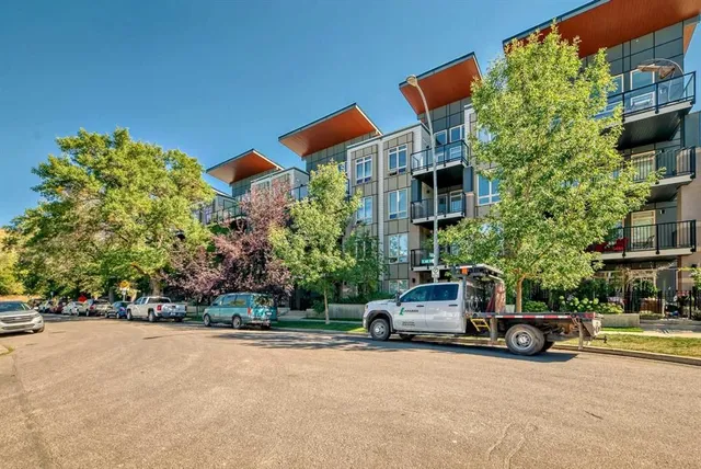 823 5 Ave #109, Calgary 2