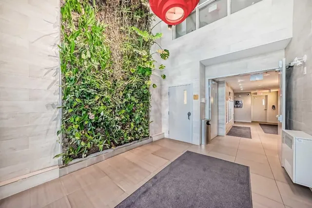 823 5 Ave #109, Calgary 3