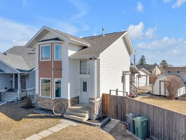 6134 52 Street Close, Ponoka 2