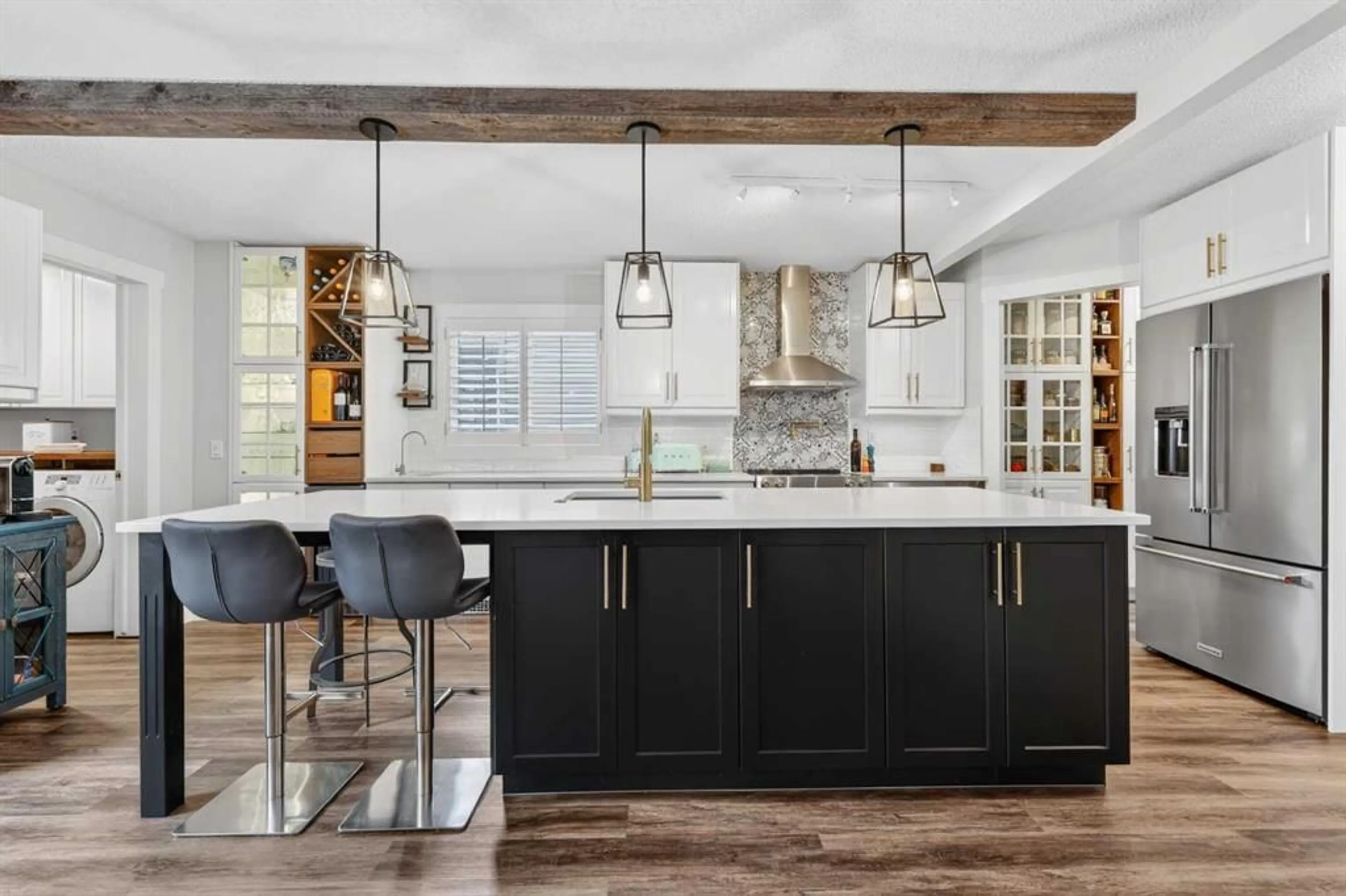 pillar/IMG-A2301420_1.jpg
