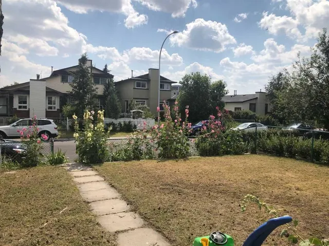 22 Whitman Close, Calgary 4