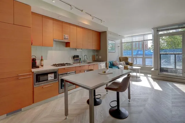 222 Riverfront Ave #246, Calgary 3