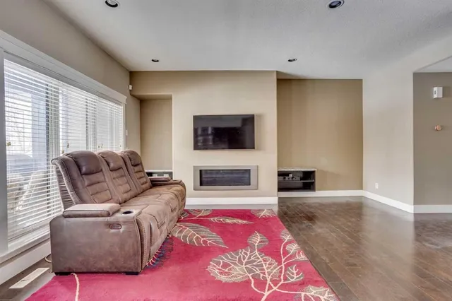 208 Sparrow Hawk Dr #5, Fort McMurray 4