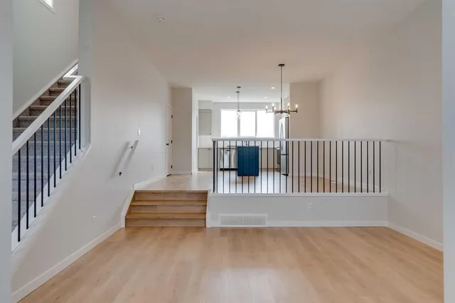 1273 Creekview Dr, Calgary 2