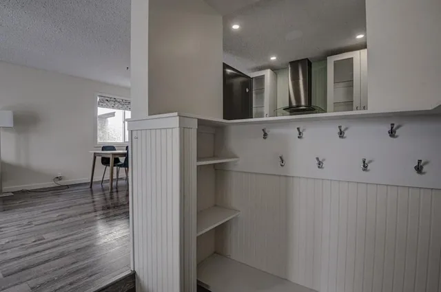 8408 Berkley Rd, Calgary 3
