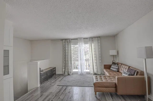 8408 Berkley Rd, Calgary 5