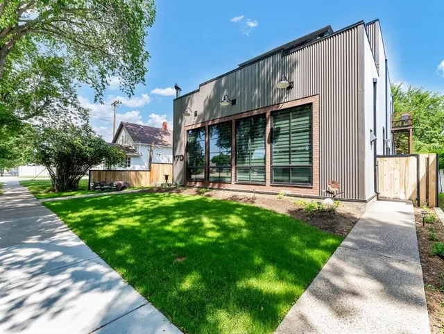 170 2 St, Medicine Hat 2