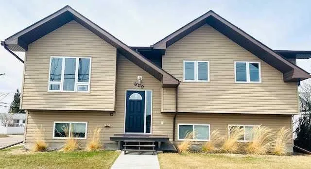 609 1 Street SW, Drumheller 2