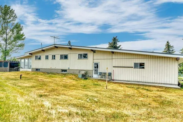 121 Cousin St, Rural Wheatland County 3