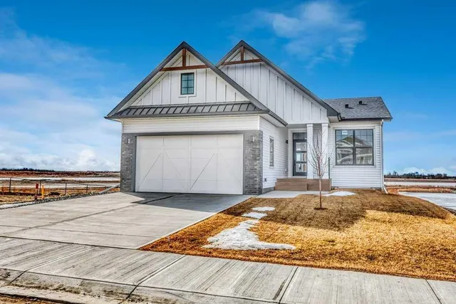 163 Lakewood Cir, Strathmore 2