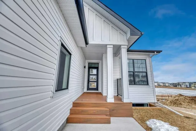 163 Lakewood Cir, Strathmore 3