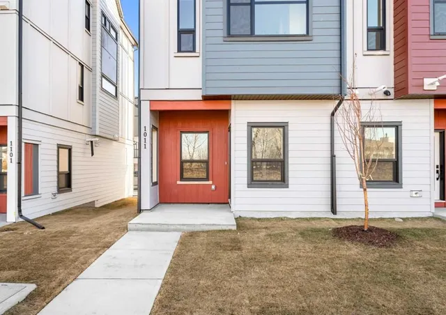 1230 3 St #101, High River 2