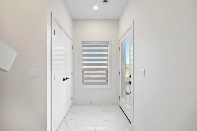 1230 3 St #101, High River 5