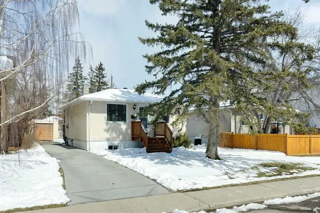 8312 47 Ave, Calgary 2