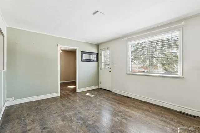 8312 47 Ave, Calgary 4