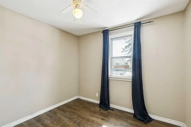 8312 47 Ave, Calgary 5