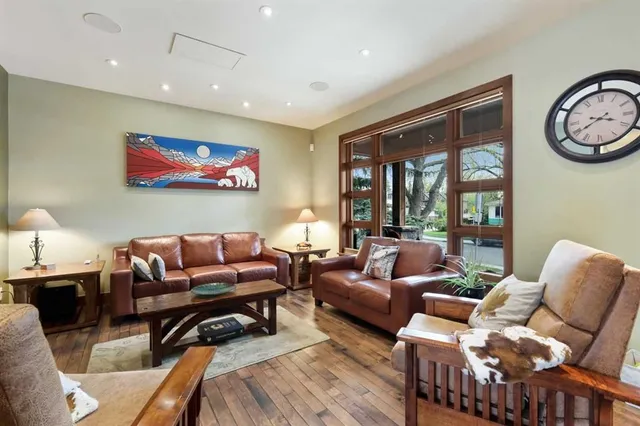 2908 7 Ave, Calgary 5
