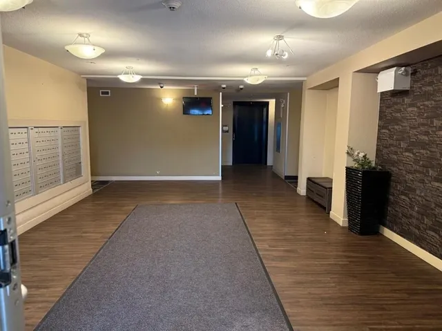 7210 80 Ave #202, Calgary 2