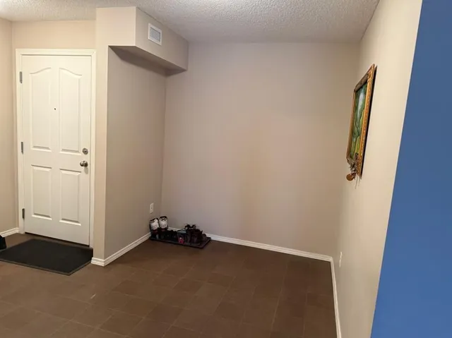 7210 80 Ave #202, Calgary 3