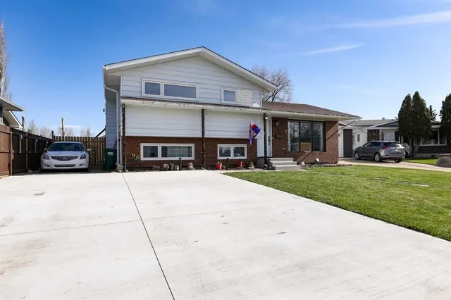 97 Laval Crt, Lethbridge 2